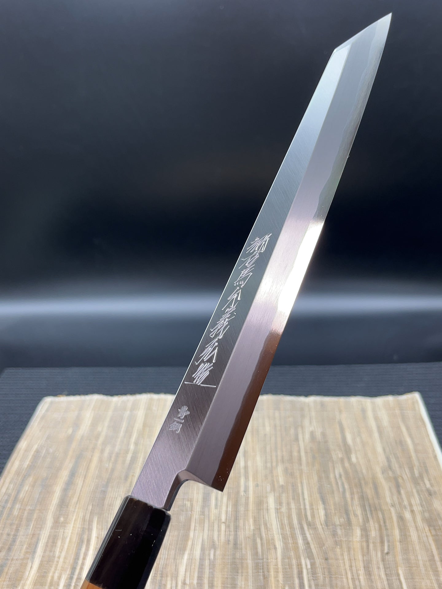 Wave expression yanagi-kirituke blade|郷右馬允義弘 青波打 柳切付270mm 一位八角柄 朴鞘付属