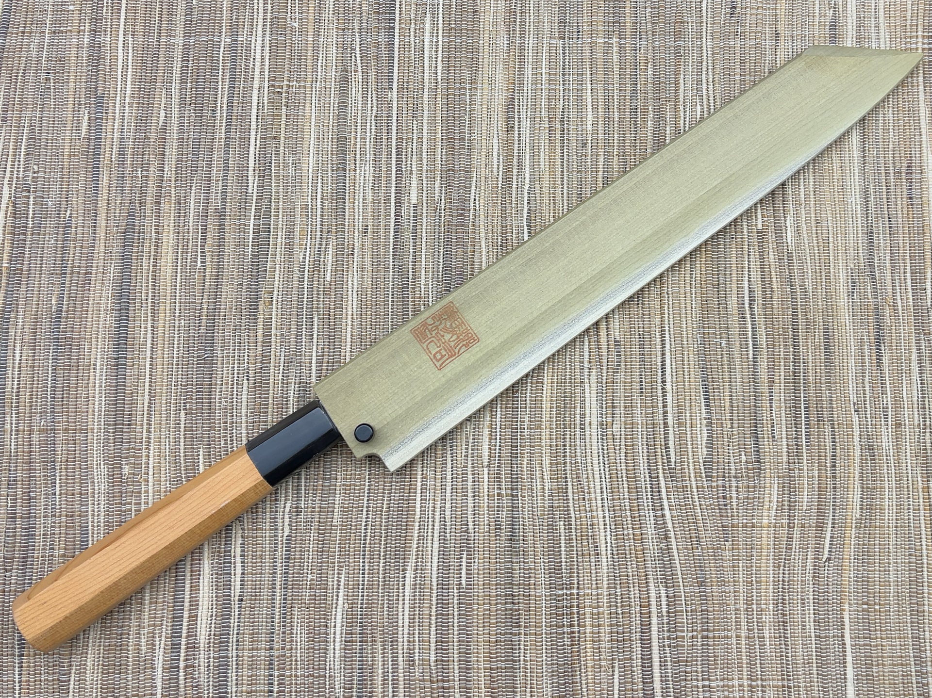 Wave expression yanagi-kirituke blade|郷右馬允義弘 青波打 柳切付270mm 一位八角柄 朴鞘付属