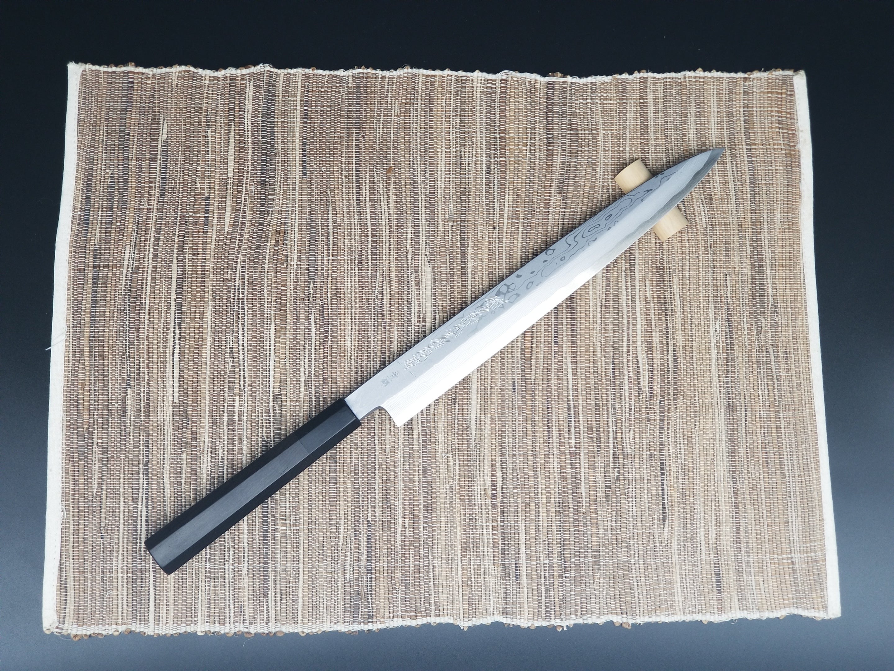 Suminagashi finishing yanagi blade|郷右馬允義弘 青一墨流し 柳刃包丁270mm 黒檀八角柄/朴鞘付属
