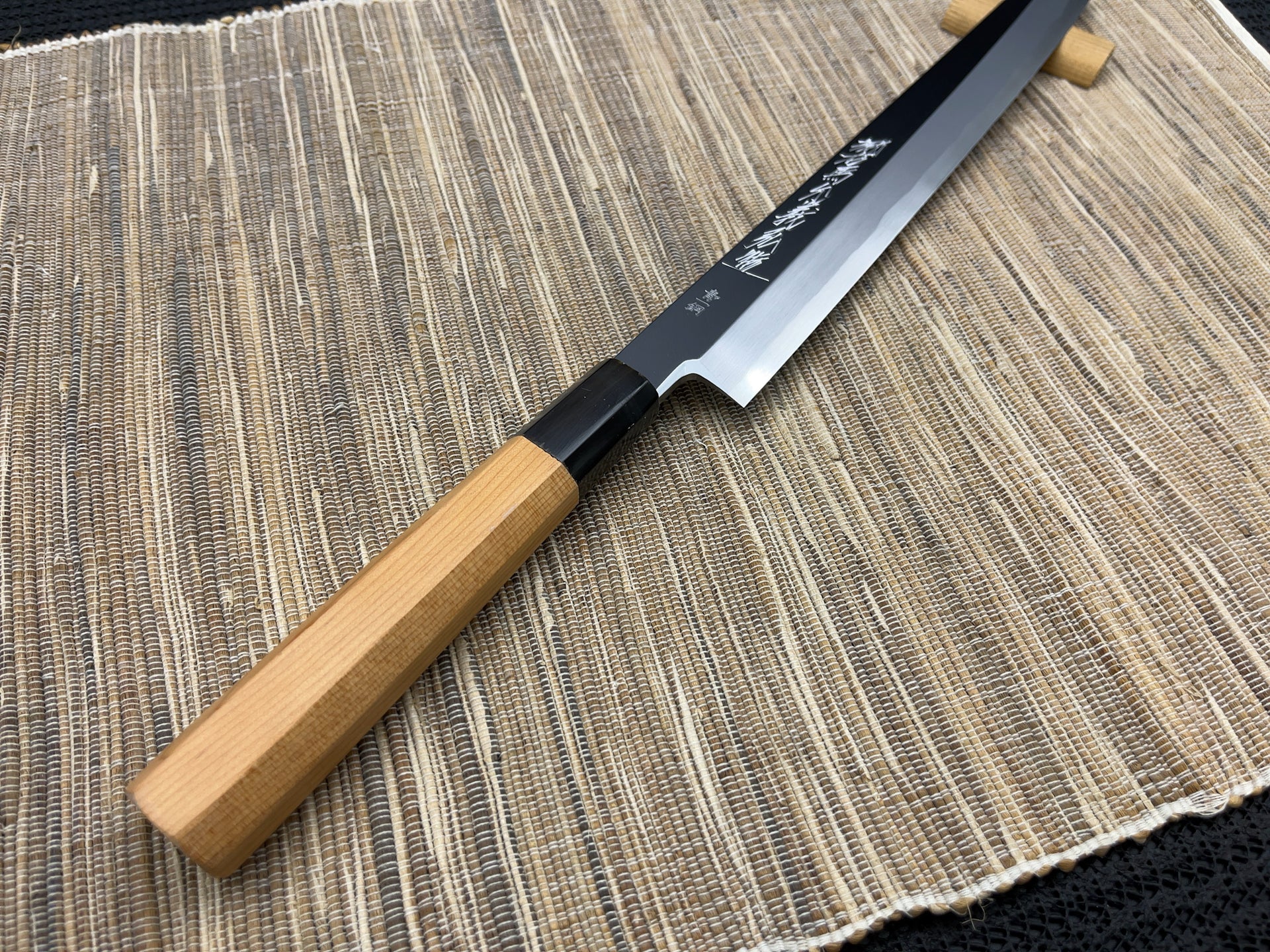 Wave expression yanagi-kirituke blade｜郷右馬允義弘　青波打 柳切付270mm　一位八角柄　朴鞘付属