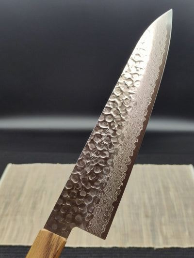 Hammered finish forged damascus Wagyu sword｜郷右馬允義弘 NSW 鎚目仕上げ鍛造ダマスカス 和牛刀 樫柿渋柄｜210㎜・240㎜