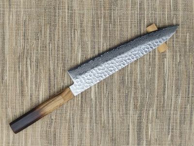 Hammered finish forged damascus Wagyu sword｜郷右馬允義弘 NSW 鎚目仕上げ鍛造ダマスカス 和牛刀 樫柿渋柄｜210㎜・240㎜